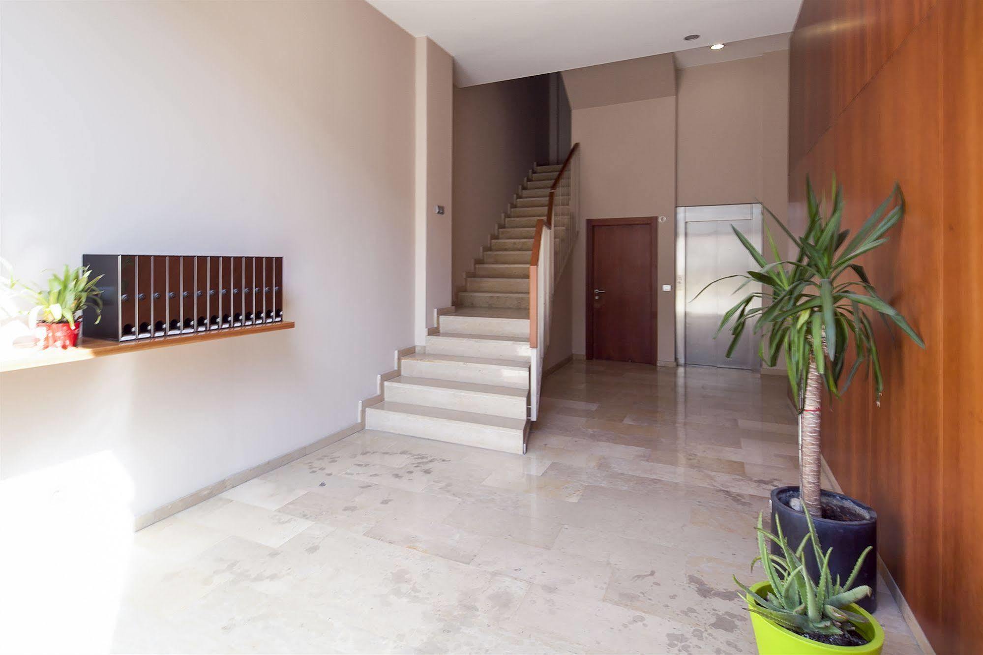 Inside Barcelona Apartments Mercat Εξωτερικό φωτογραφία